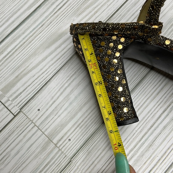 629-Parisian women’s gold high heels - Picture 7 of 7